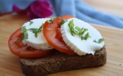 Toast with fresh cheese, tomato and basil